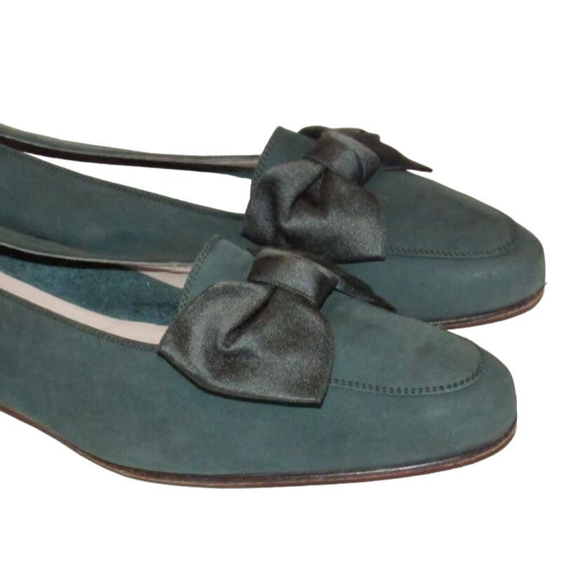 Salvatore Ferragamo 7.5N green suede flats w XL silk bows