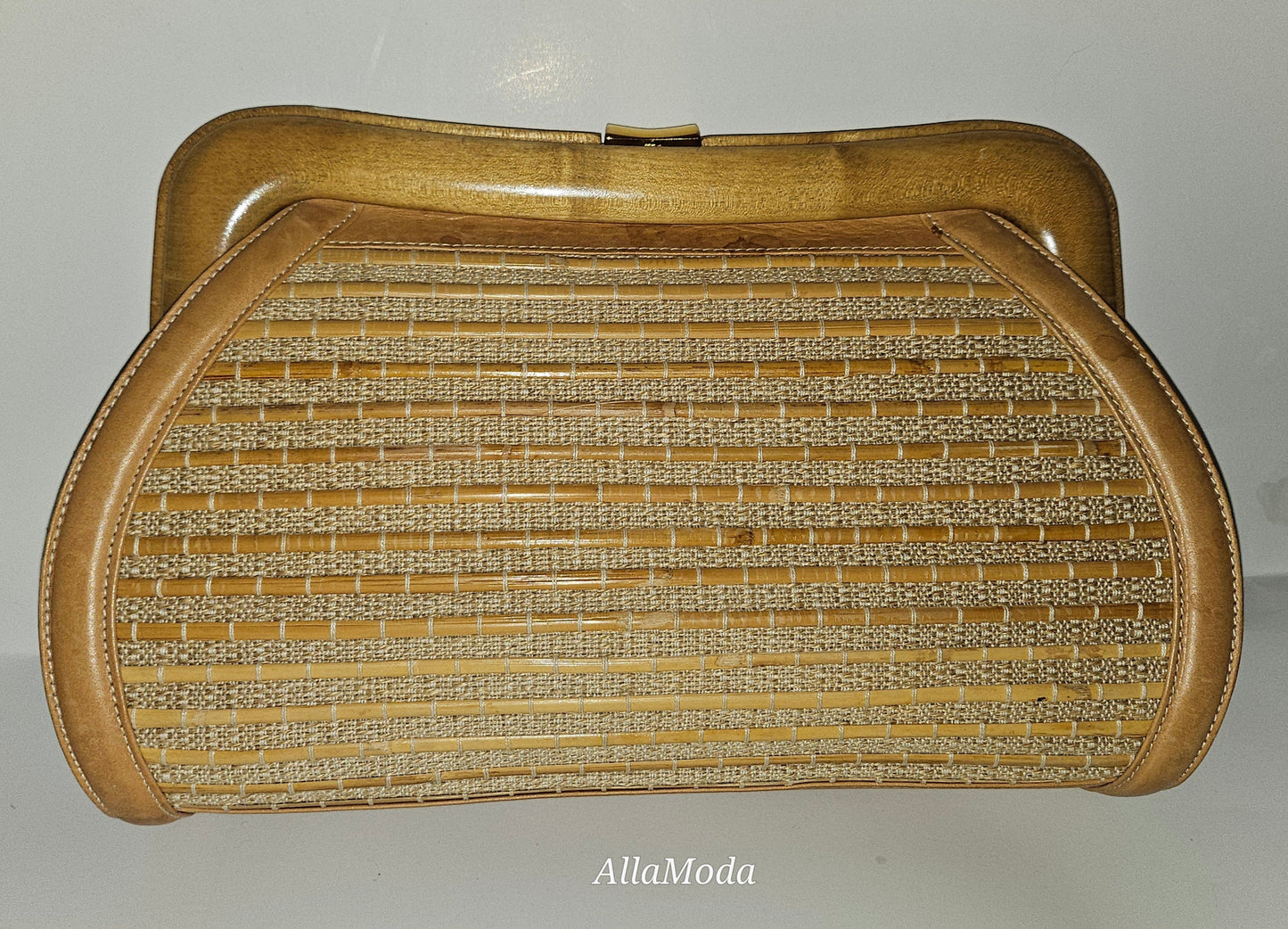 Gucci Rattan & Leather Two-Way Clamshell style Purse