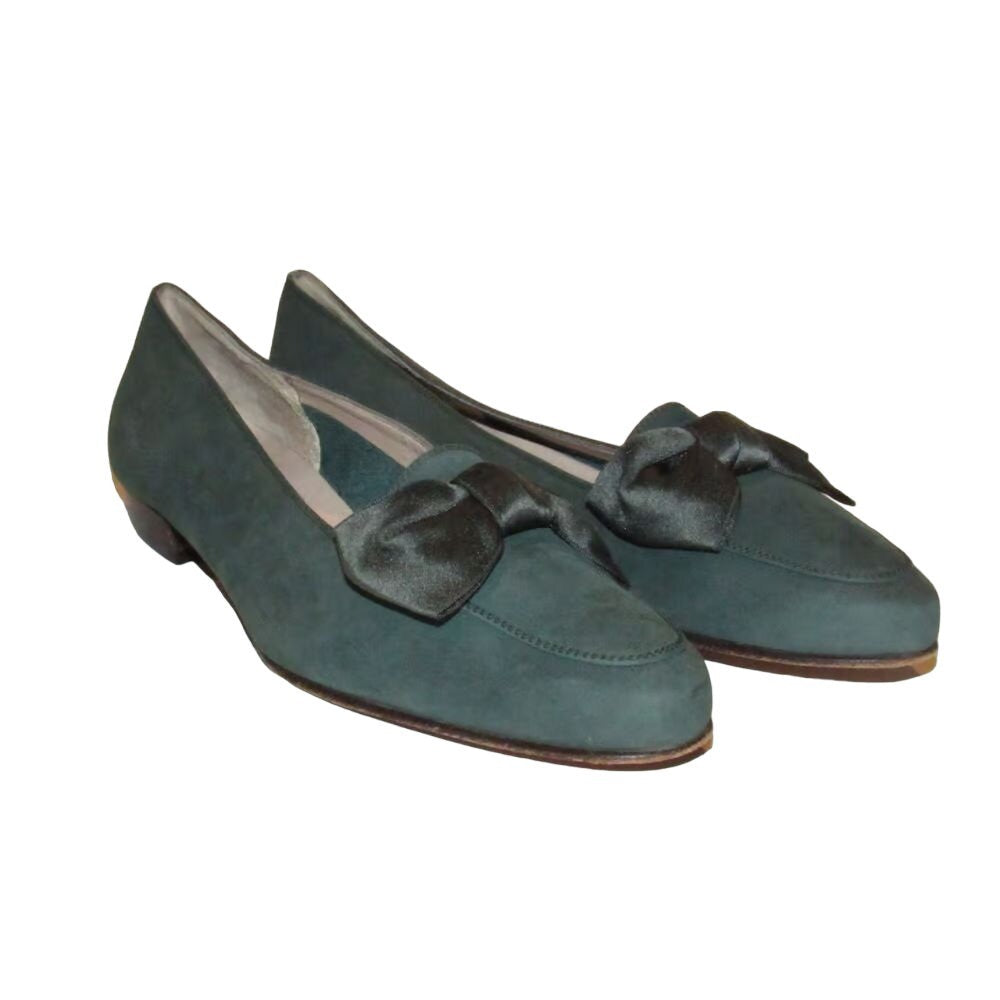Salvatore Ferragamo 7.5N green suede flats w XL silk bows
