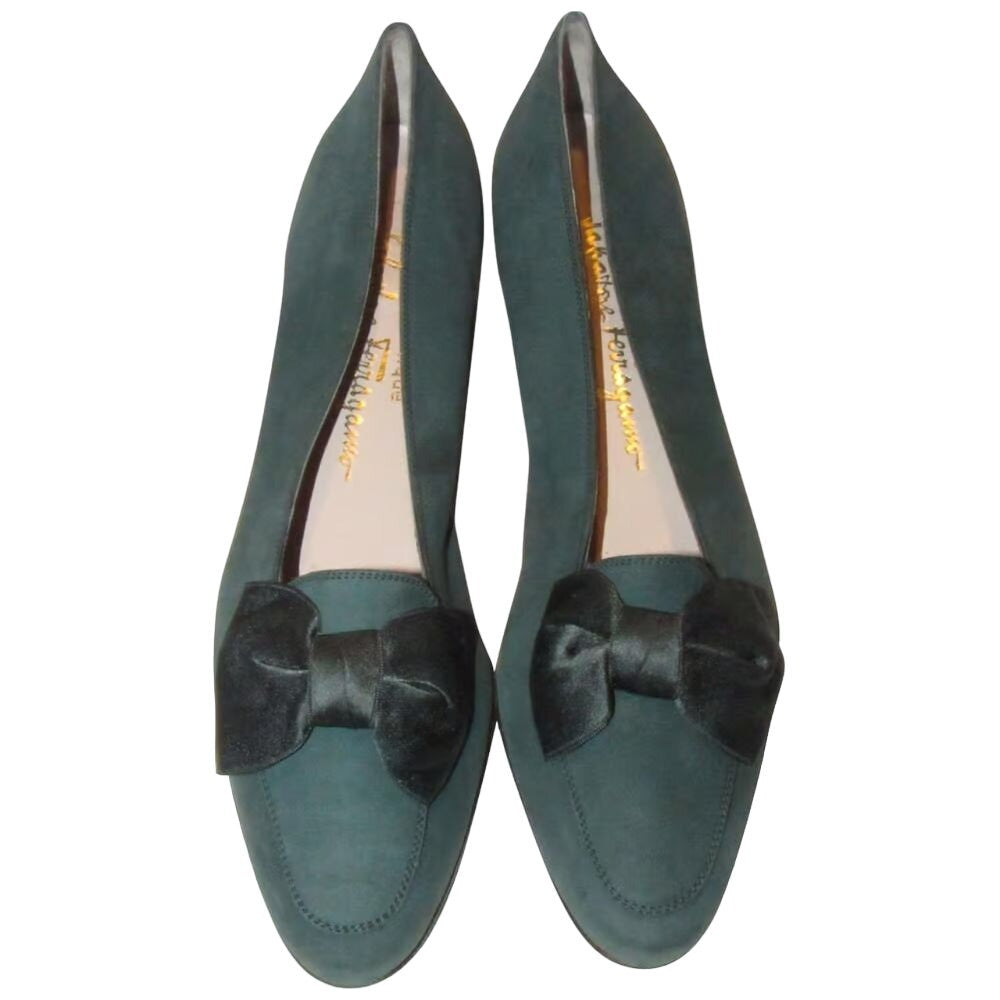 Salvatore Ferragamo 7.5N green suede flats w XL silk bows