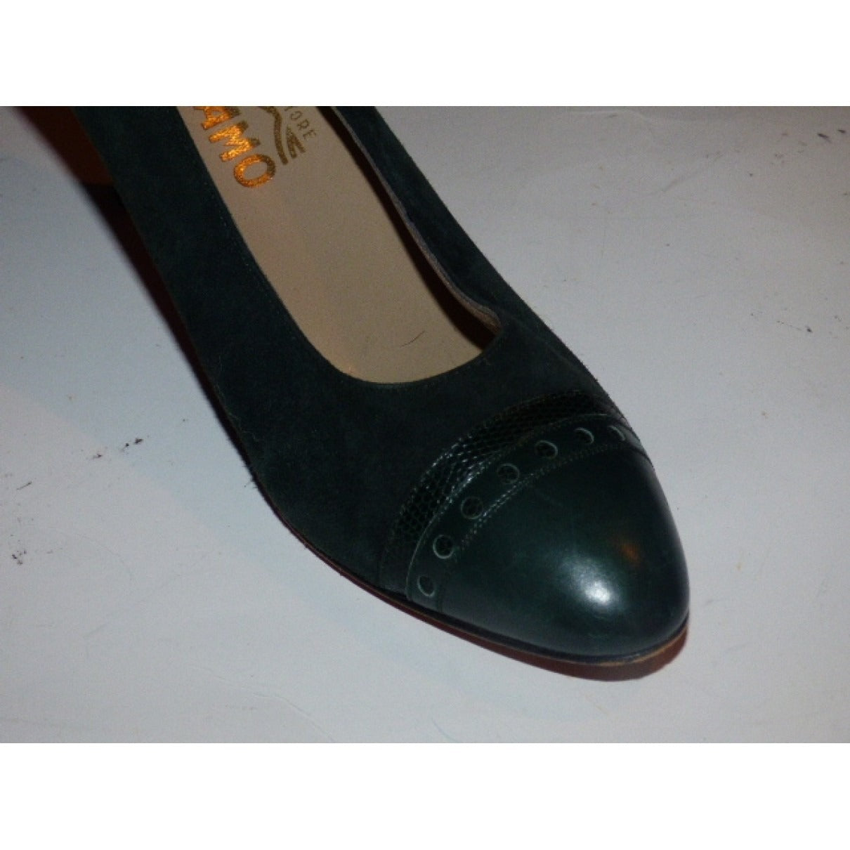 salvatore ferragamo size 7 green kitten heels