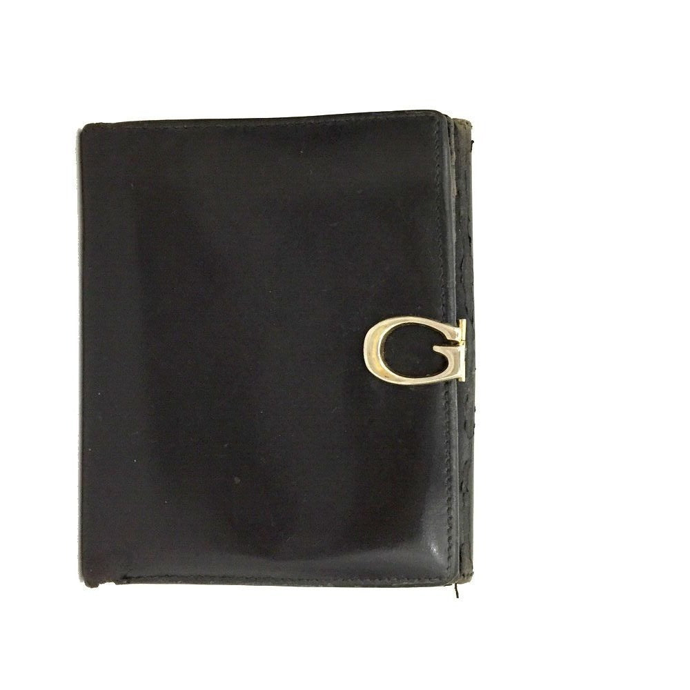 Gucci, blsck glossy leather, bi-fold style, rectangular, wallet with multiple pockets, tons of card slots, and a gold, hinged G clasp