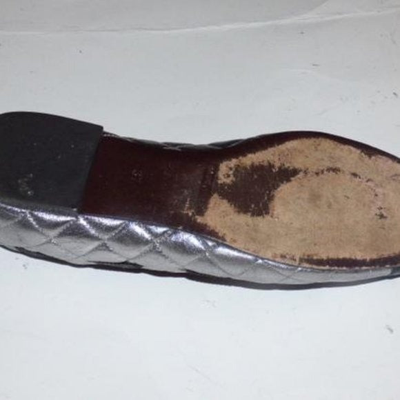 Marc Jacobs size 7 quilted silver leather & black patent leather flats