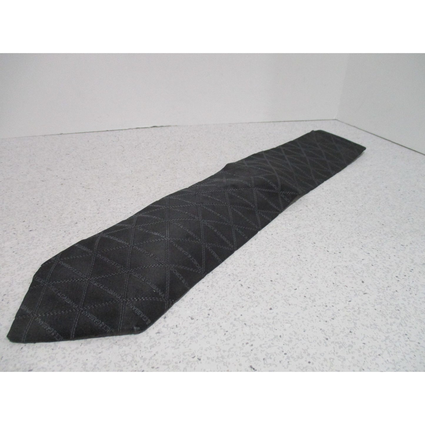 Vintage Dolce&Gabbana logo tie/scarf made of 100%, black silk with a logo print in shades of grey