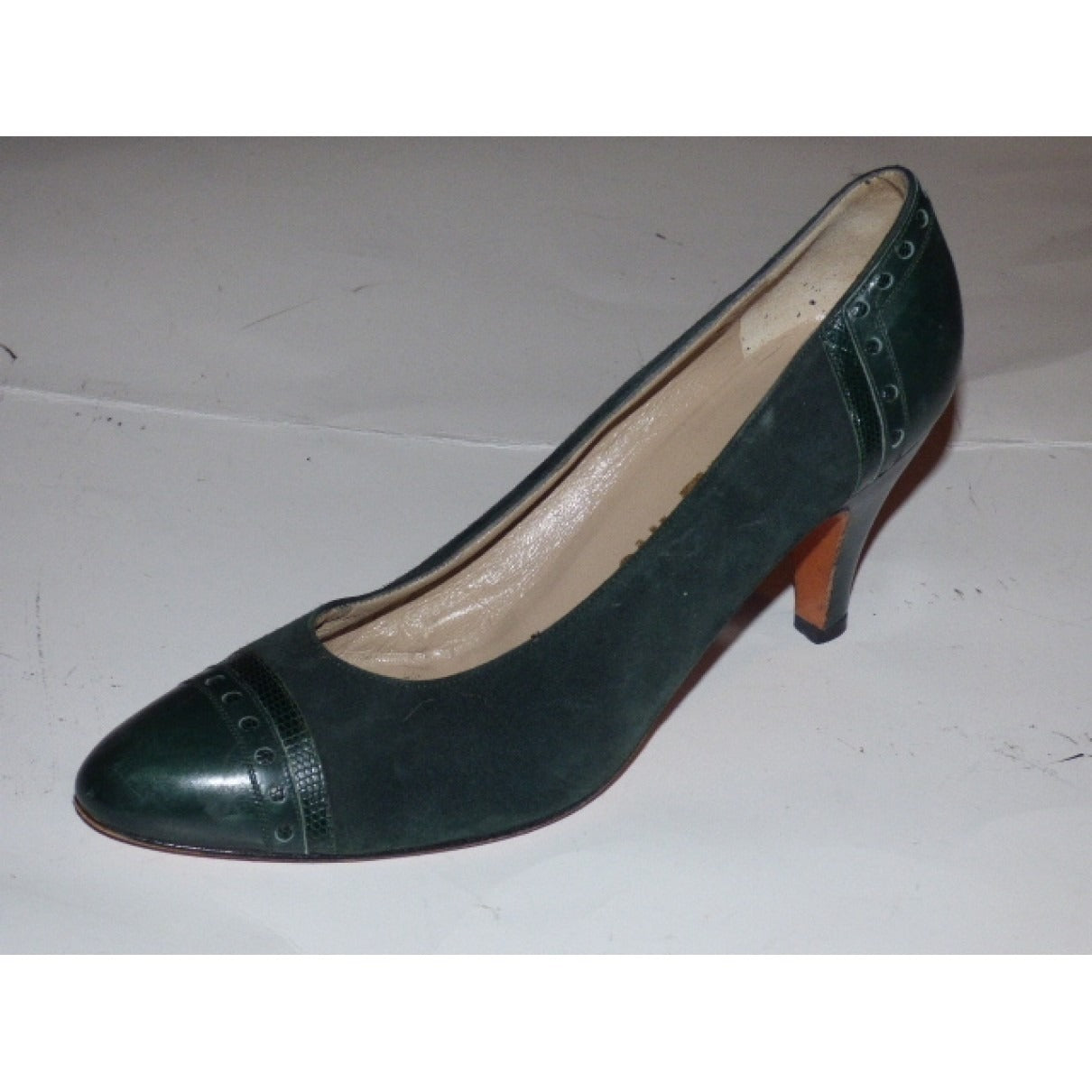 salvatore ferragamo size 7 green kitten heels