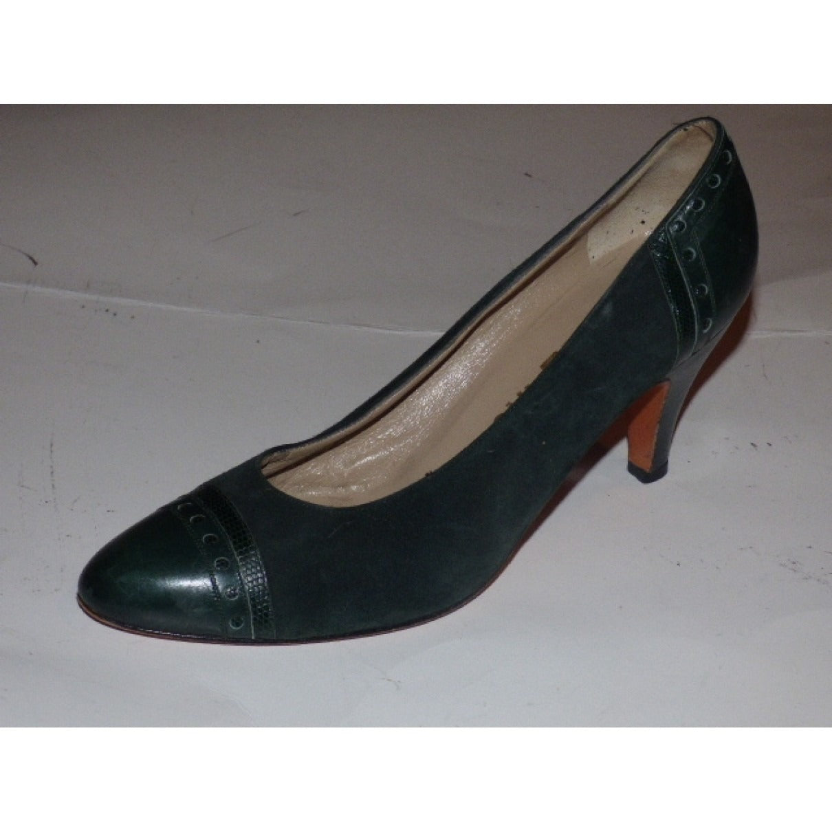 salvatore ferragamo size 7 green kitten heels