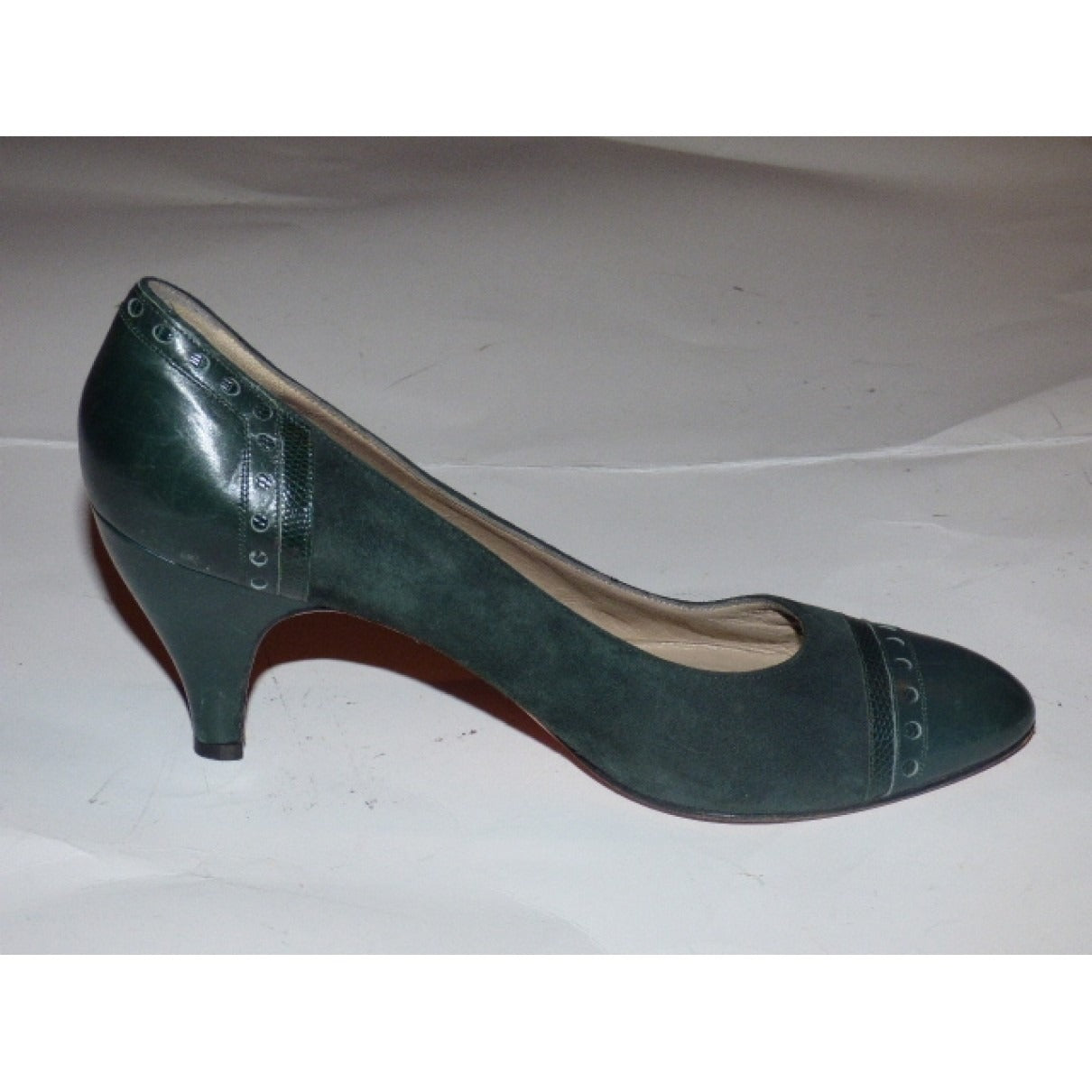 salvatore ferragamo size 7 green kitten heels