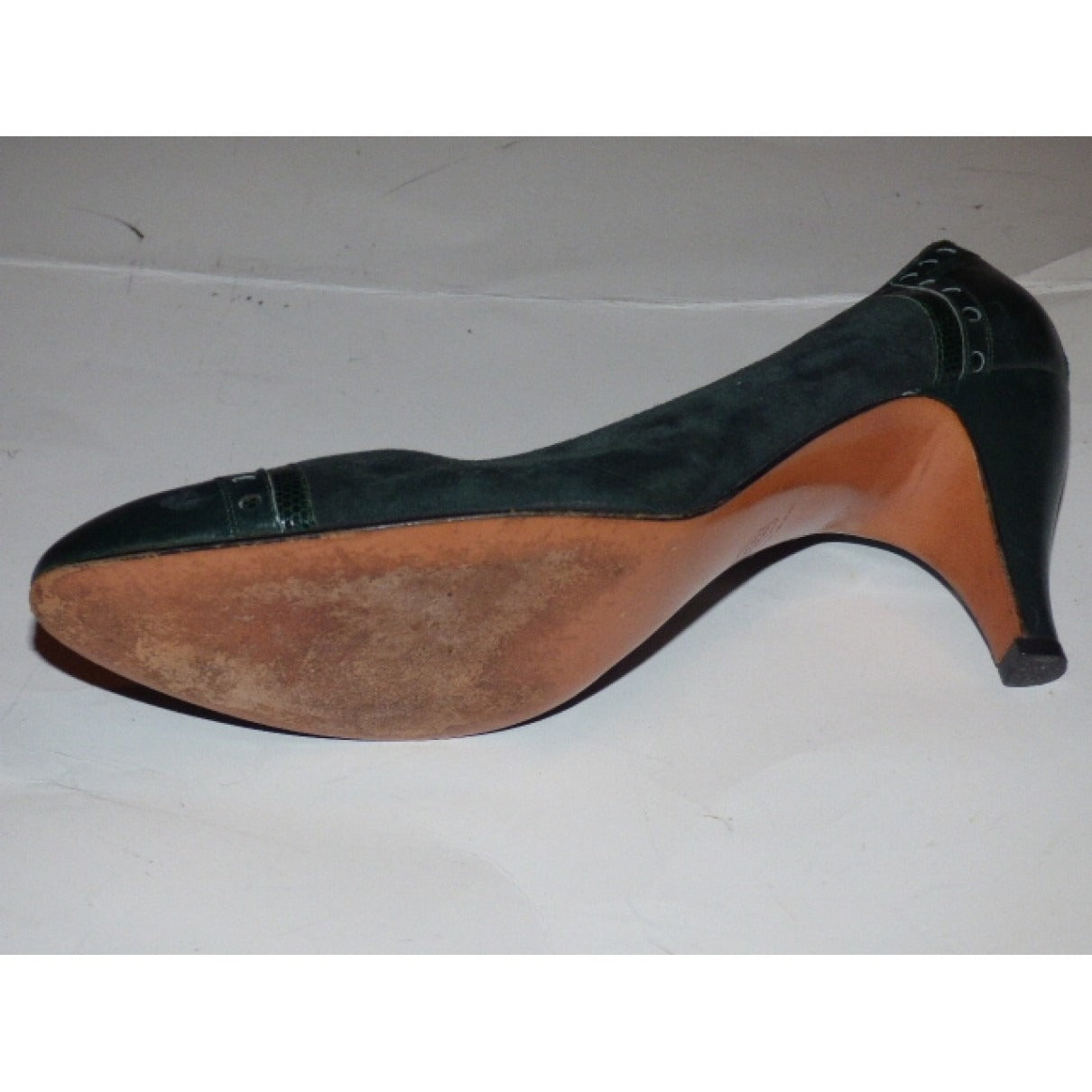 salvatore ferragamo size 7 green kitten heels