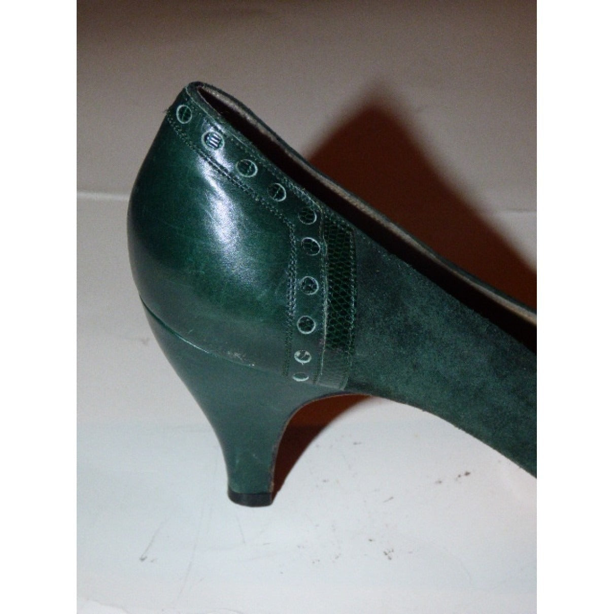 salvatore ferragamo size 7 green kitten heels