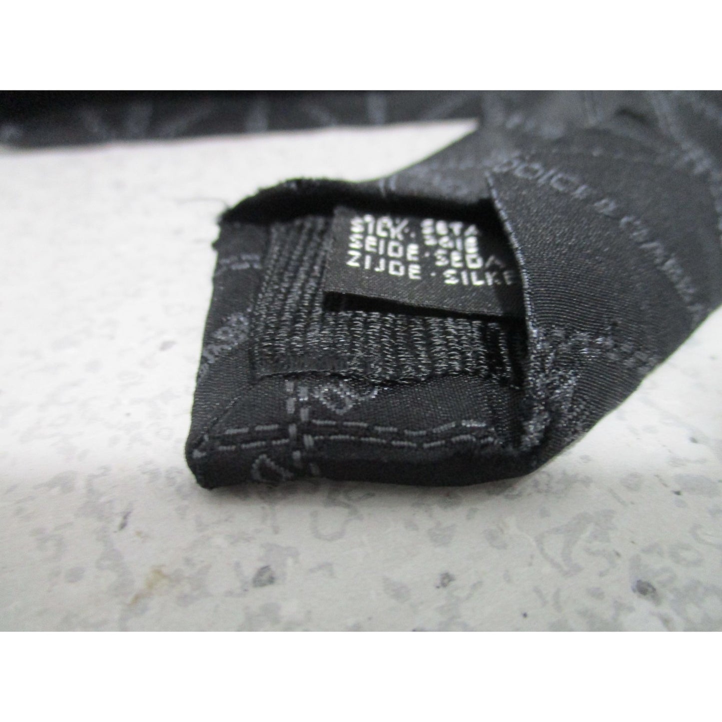 Vintage Dolce&Gabbana logo tie/scarf made of 100%, black silk with a logo print in shades of grey