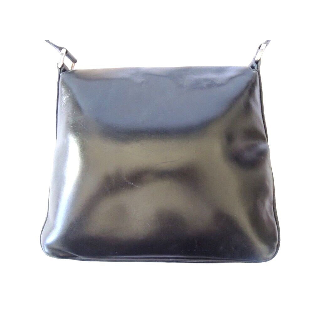 1970s Gucci saddle bag in black leather with muted gold hardware, an expandable bottom, wide shoulder strap, and burgundy leather lining