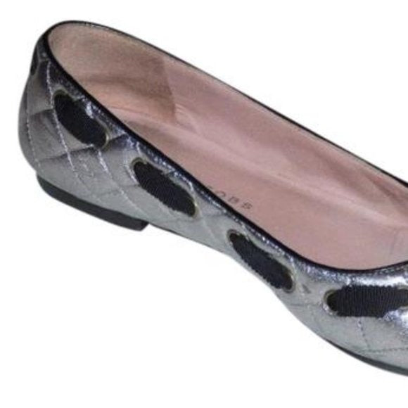 Marc Jacobs size 7 quilted silver leather & black patent leather flats