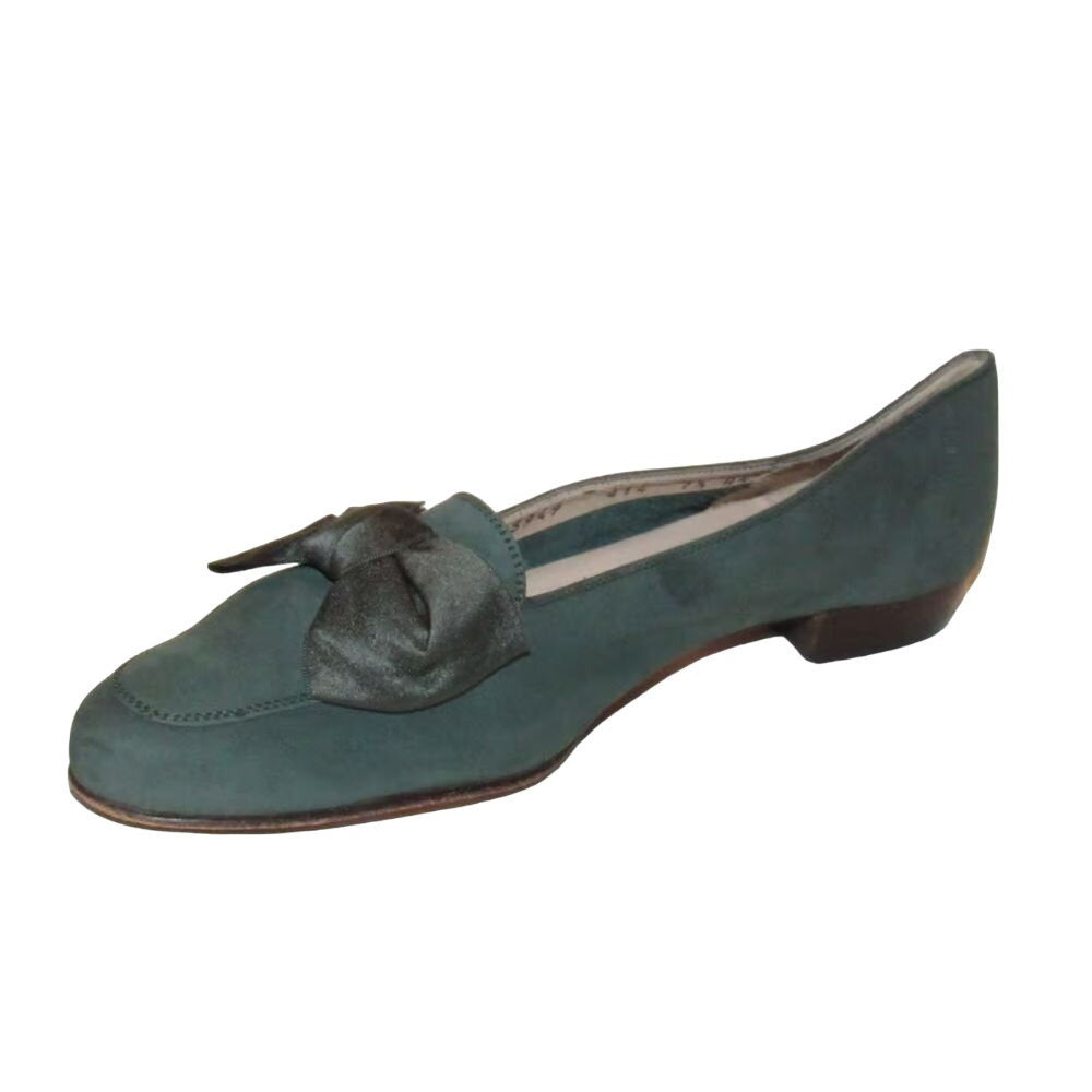 Salvatore Ferragamo 7.5N green suede flats w XL silk bows