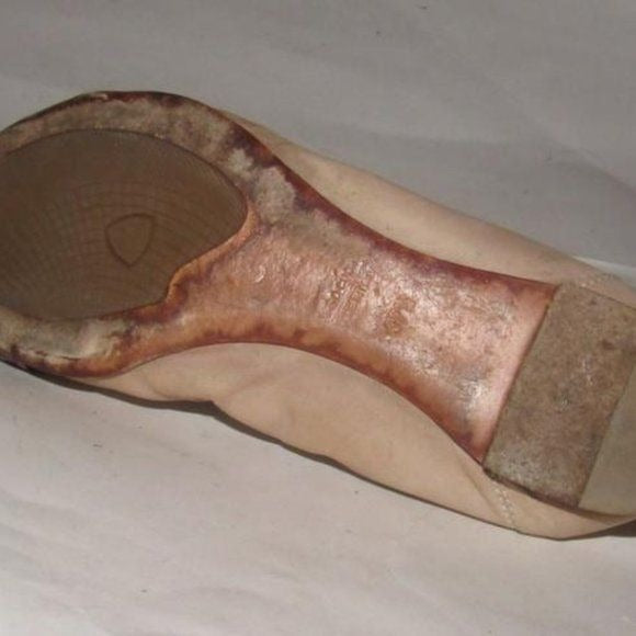Attilio Giusti Leombruni Metallic Ivory Leather Flats