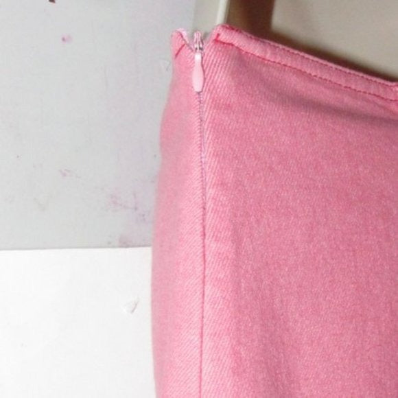 Moschino, pink, cotton/nylon blend with elastic, size 8, knee-length, a-line skirt with red contrast stitching, two front slits, and side zip closure!