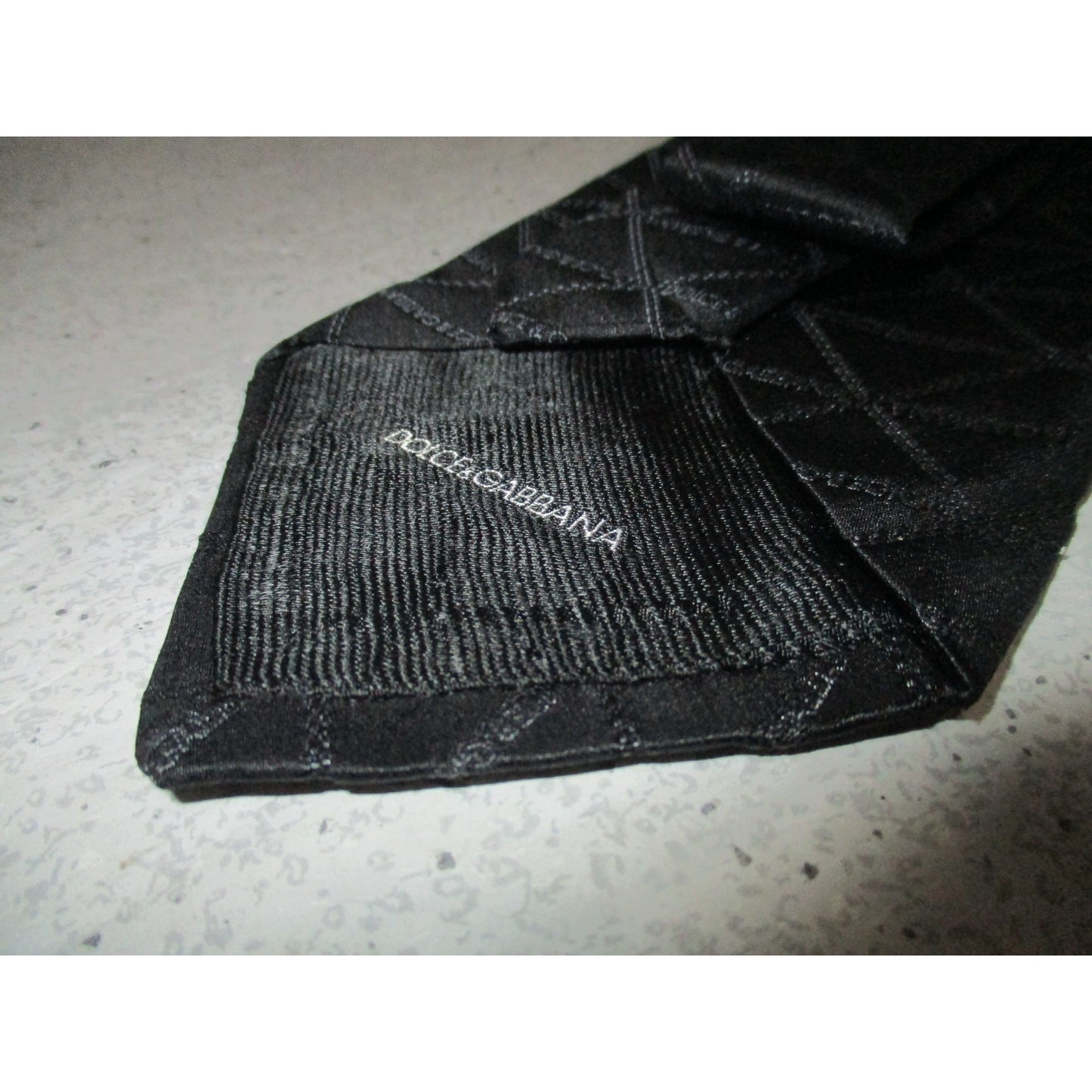 Vintage Dolce&Gabbana logo tie/scarf made of 100%, black silk with a logo print in shades of grey