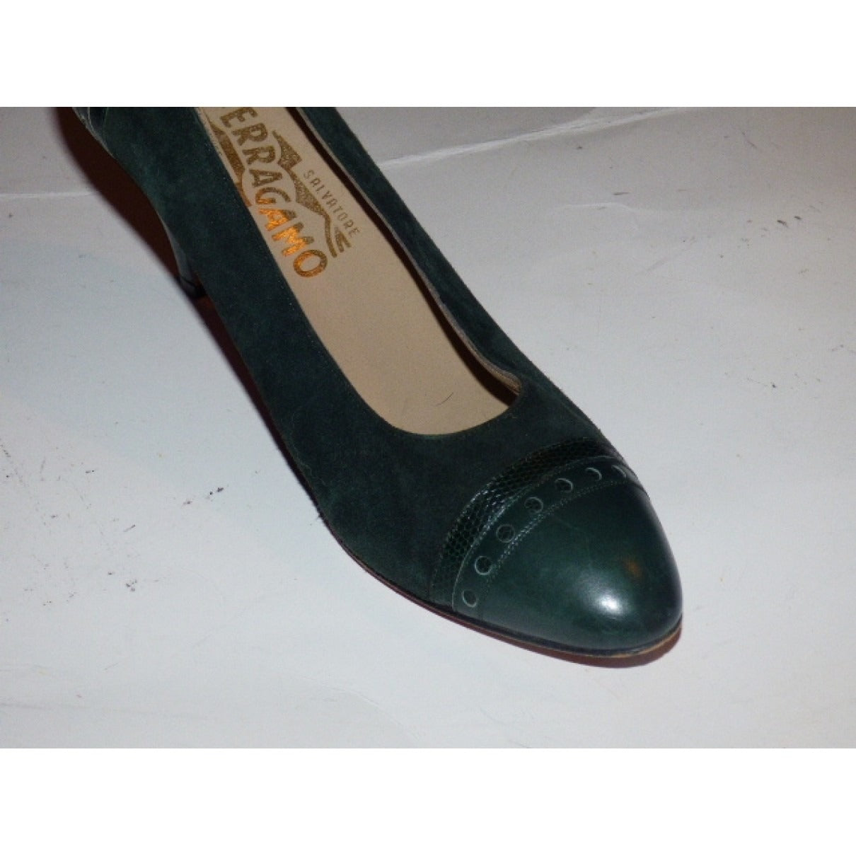 salvatore ferragamo size 7 green kitten heels