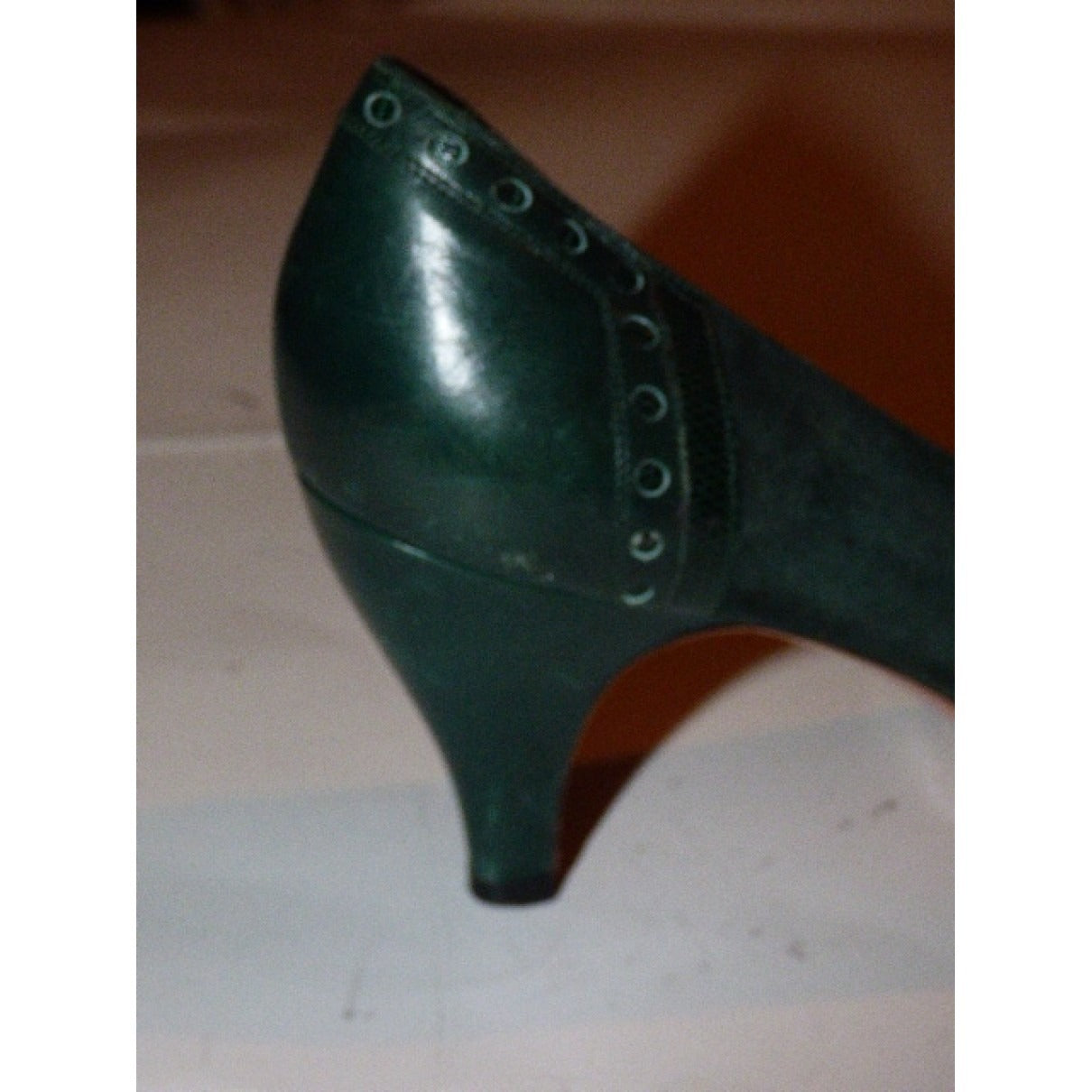 salvatore ferragamo size 7 green kitten heels