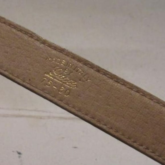 Gucci Vintage Brown Oval Cursive Logo