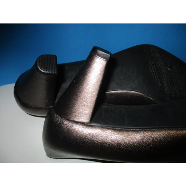 Ros Hommerson Bronze Metallic Square Almond Toe Pumps Size Us