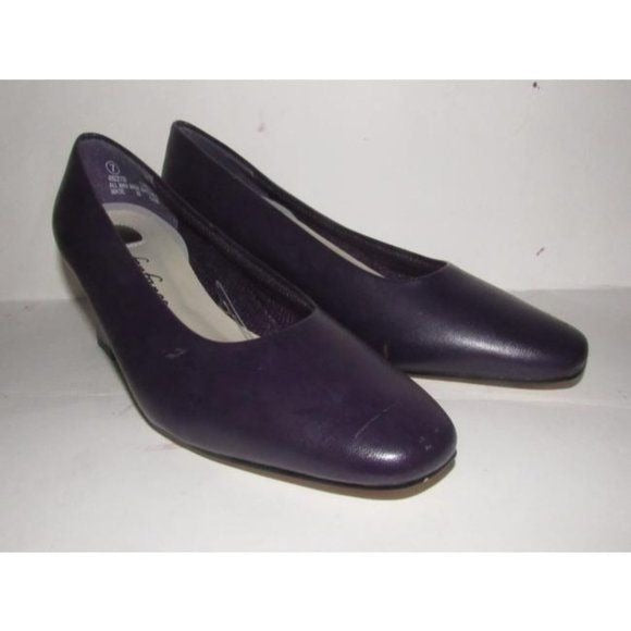 Fanfares Vintage Purple Leather Almond Toe Pump