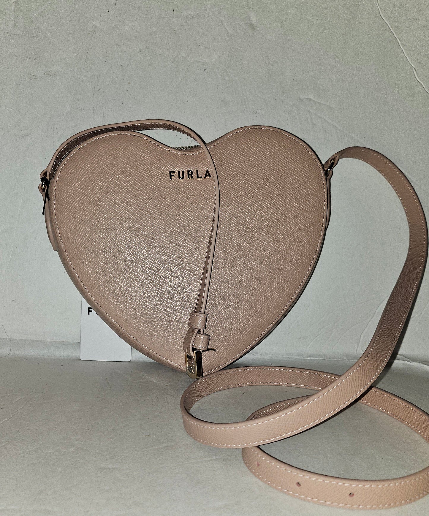 Furla NWT LE heart shaped two way pink leather purse