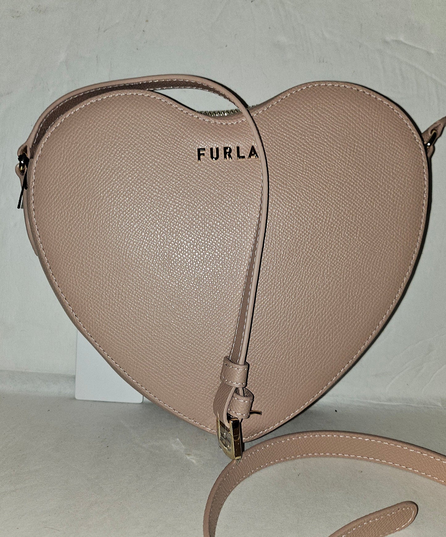 Furla NWT LE heart shaped two way pink leather purse