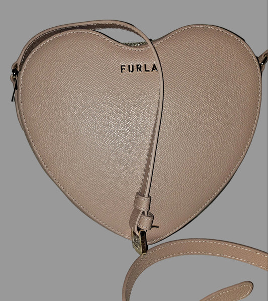 Furla NWT LE heart shaped two way pink leather purse