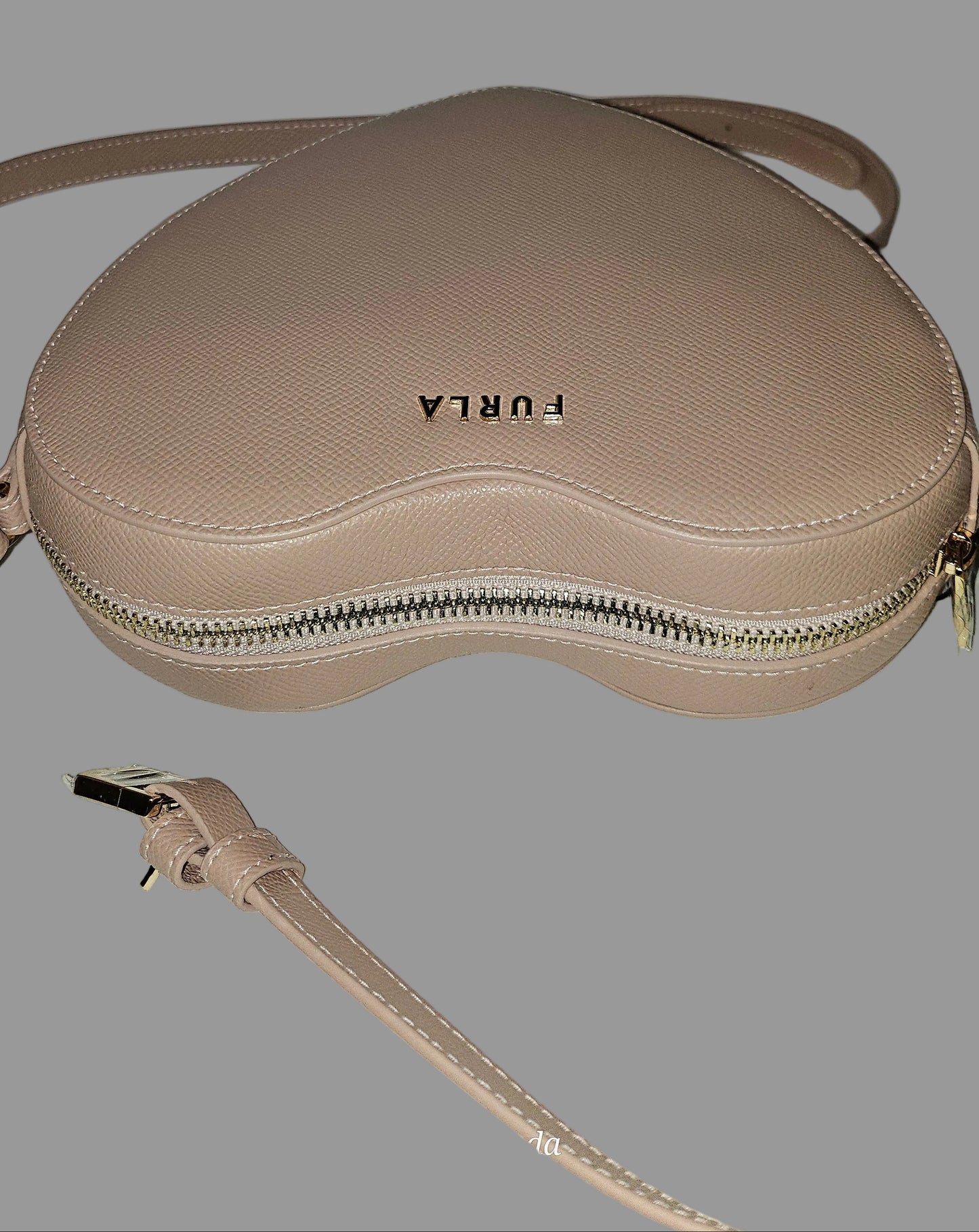 Furla NWT LE heart shaped two way pink leather purse