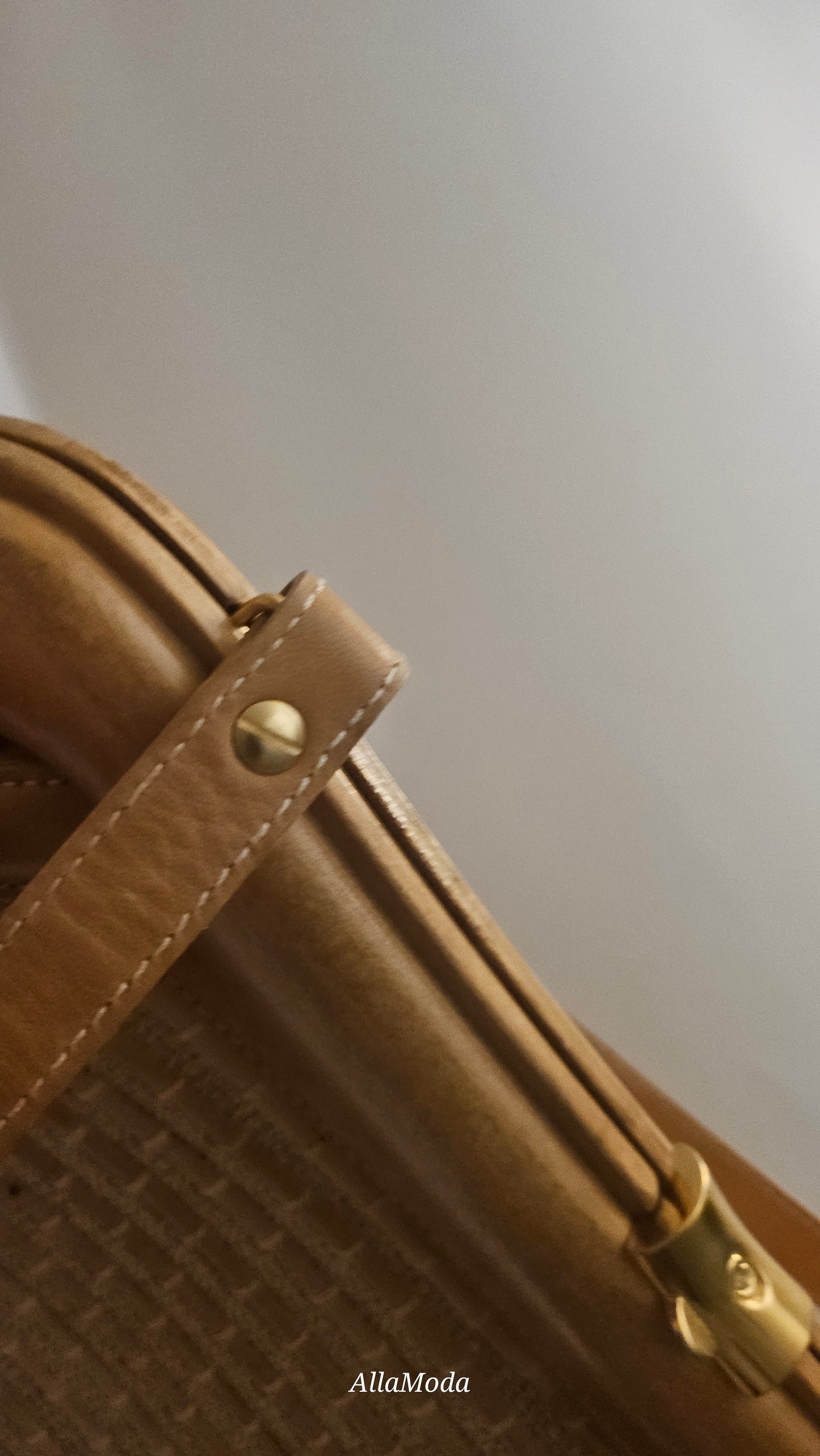 Gucci Rattan & Leather Two-Way Clamshell style Purse