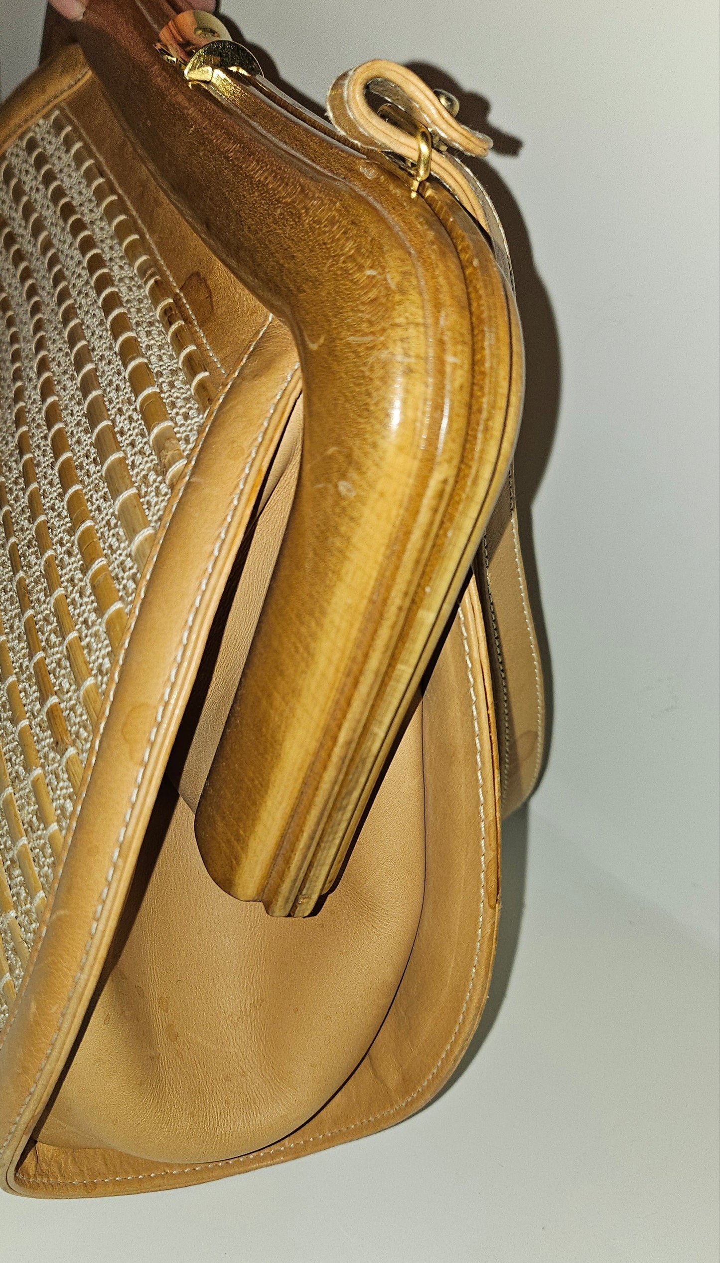 Gucci Rattan & Leather Two-Way Clamshell style Purse