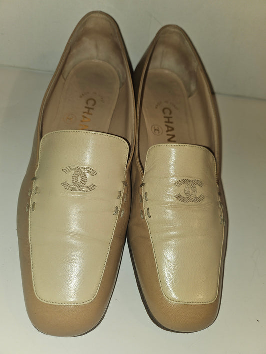 Chanel camel & ivory loafers with embroidered CC logo in size 38