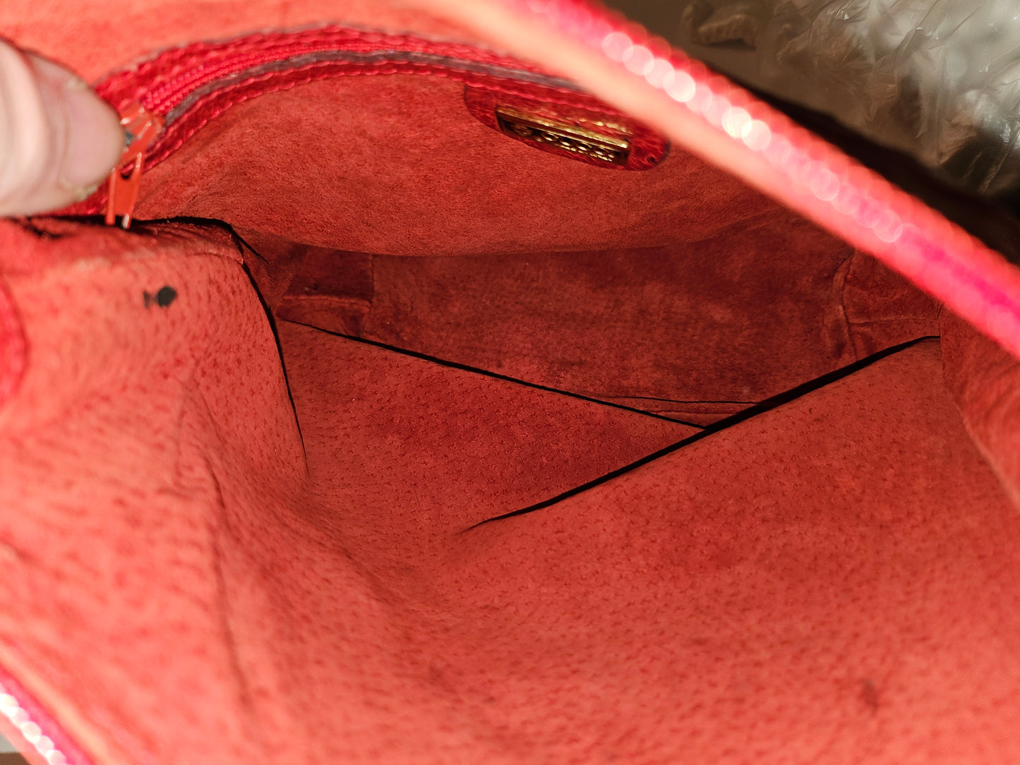 Gucci red ostrich leather cross body bucket bag