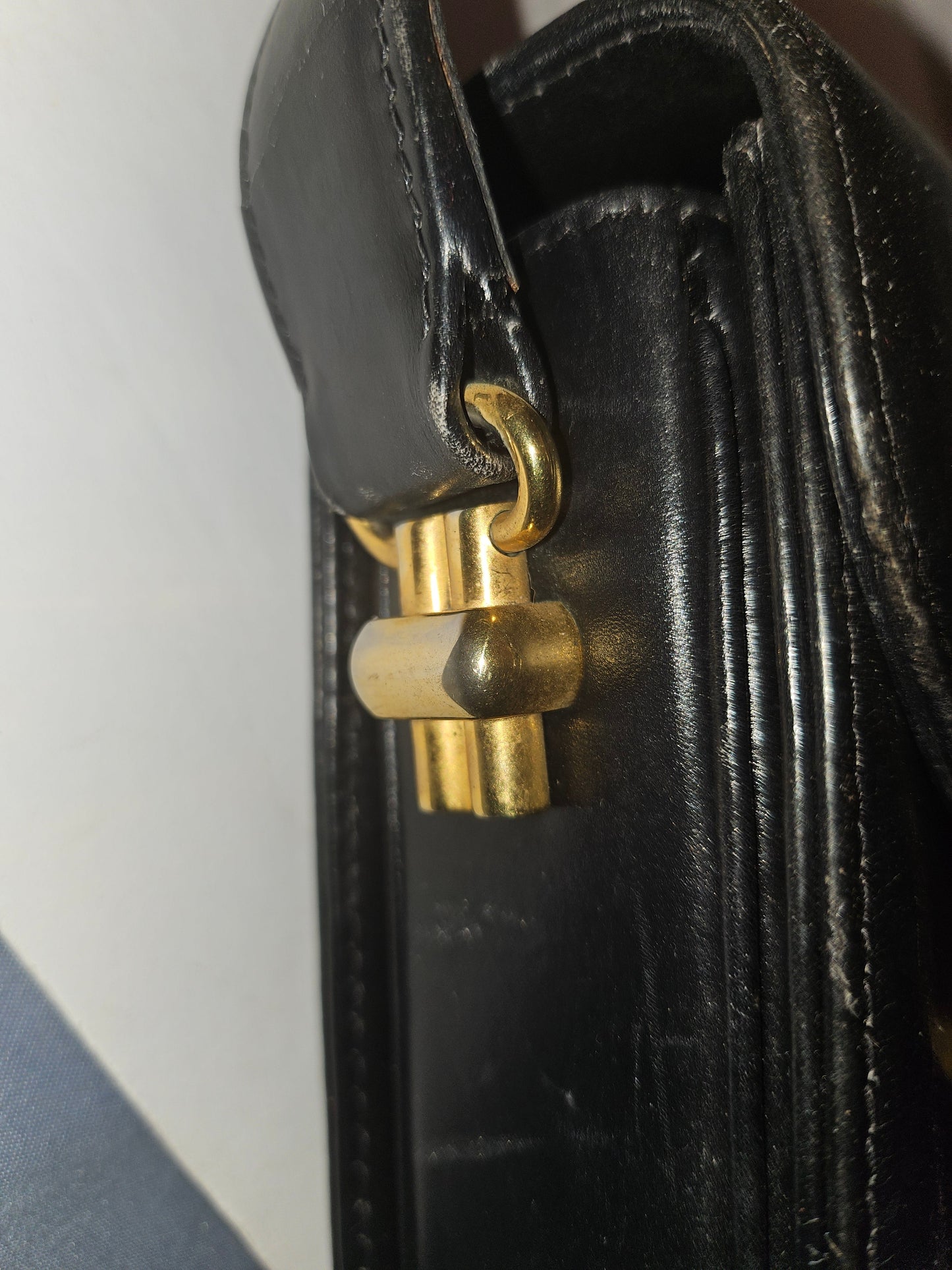 Gucci black leather two way purse with blue lapis clasp