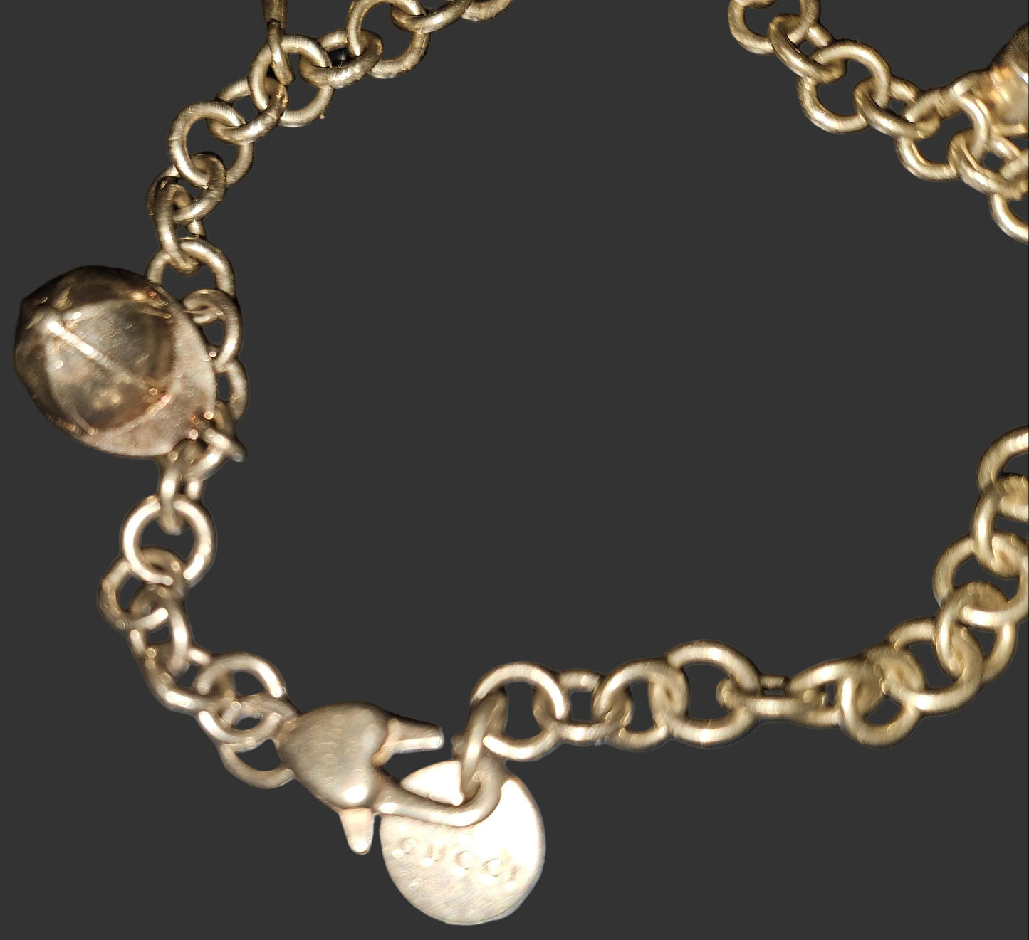 Gucci sterling charm bracelet with round links & six iconic charms 400/500