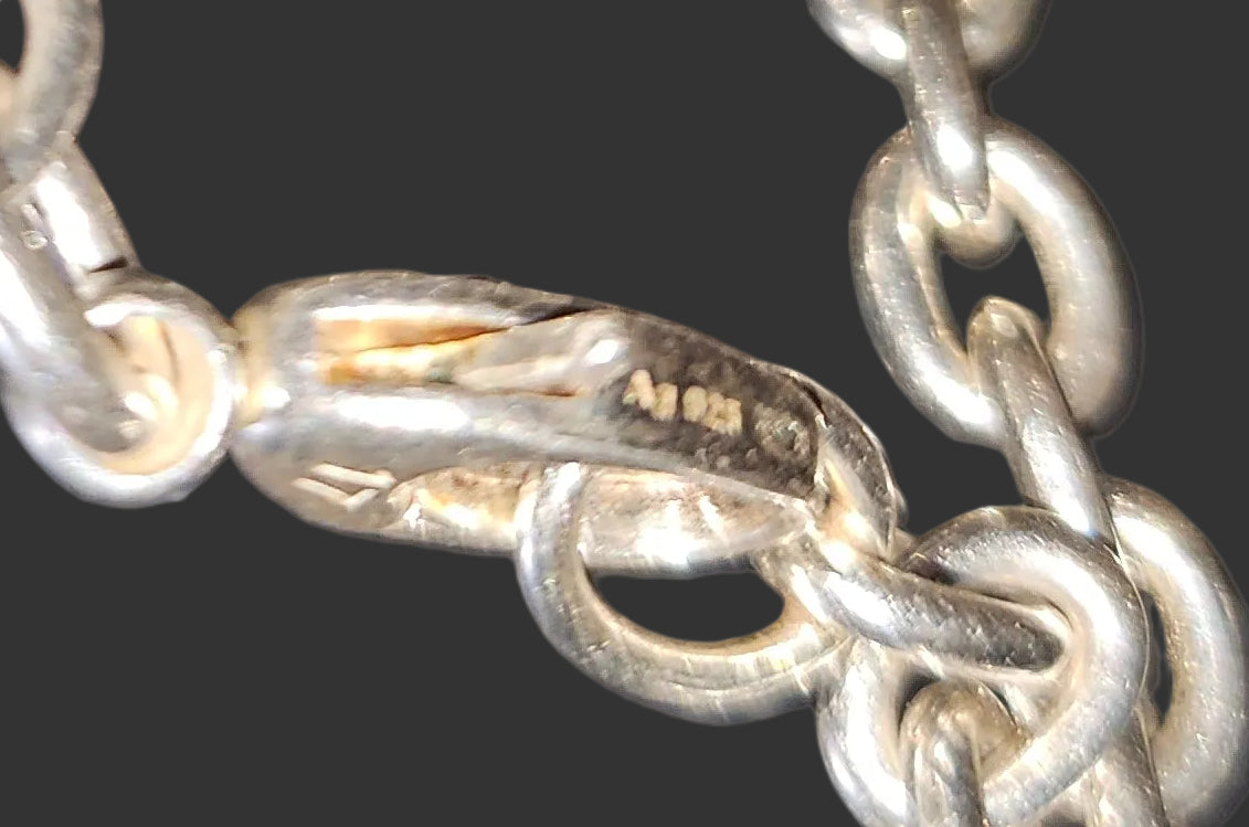 Gucci sterling silver iconic oval link charm bracelet w large interlocking G charm! 300/400