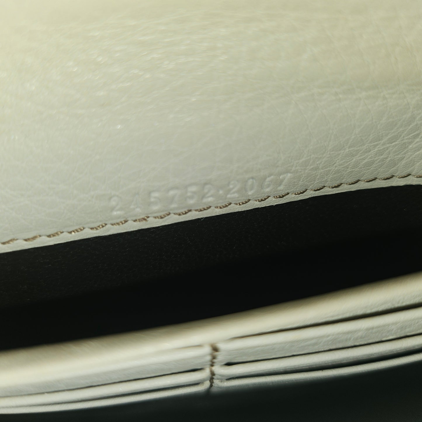 Gucci white leather horse-bit 1955 XL continental wallet w red & blue stripe