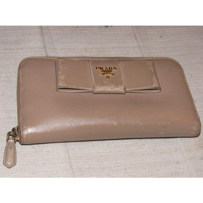 Prada Pale Pink /Nude Leather Pre Owned Wallet w Lots of Pockets & a Bow