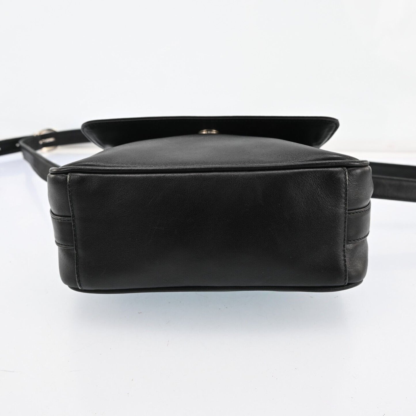 Gucci black leather 1955 Horse-bit cross body with a chrome accent