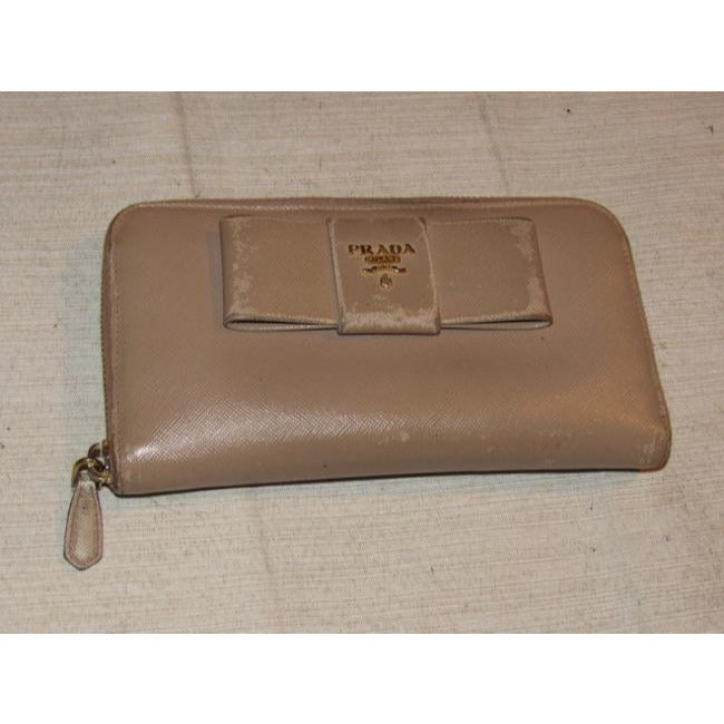 Prada Pale Pink /Nude Leather Pre Owned Wallet w Lots of Pockets & a Bow