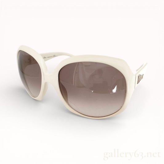 Dior Glossy 1 sunglasses with white oversized frames- that's hot!