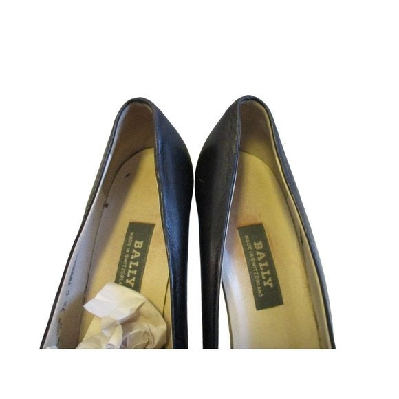 Bally Midnight Blue Navy Leather MANERBE Pumps Goldtone Accent