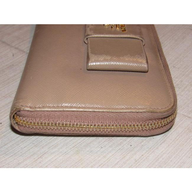 Prada Pale Pink /Nude Leather Pre Owned Wallet w Lots of Pockets & a Bow