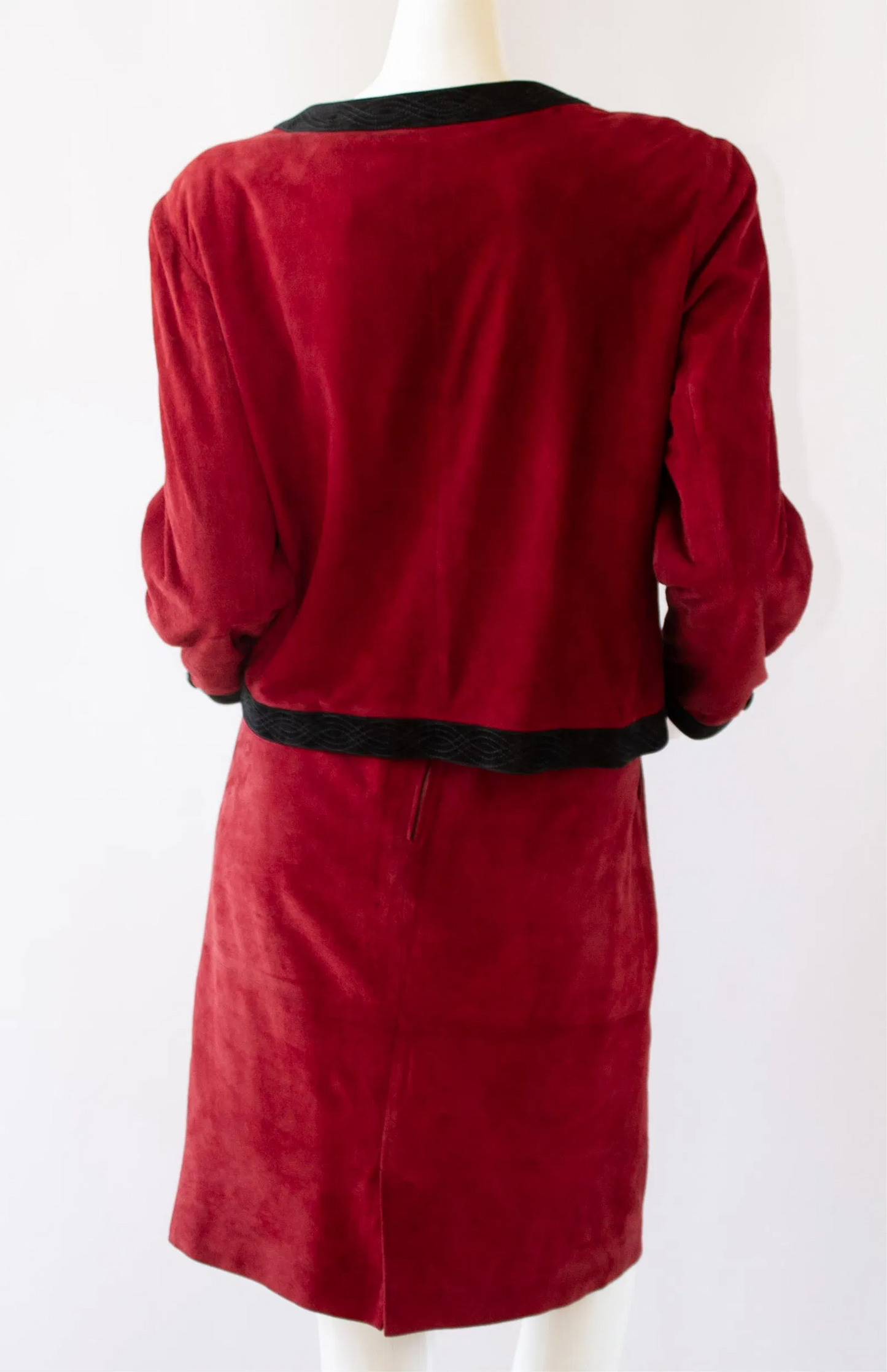 Fendi red & black suede skirt and cropped jacket in size 46