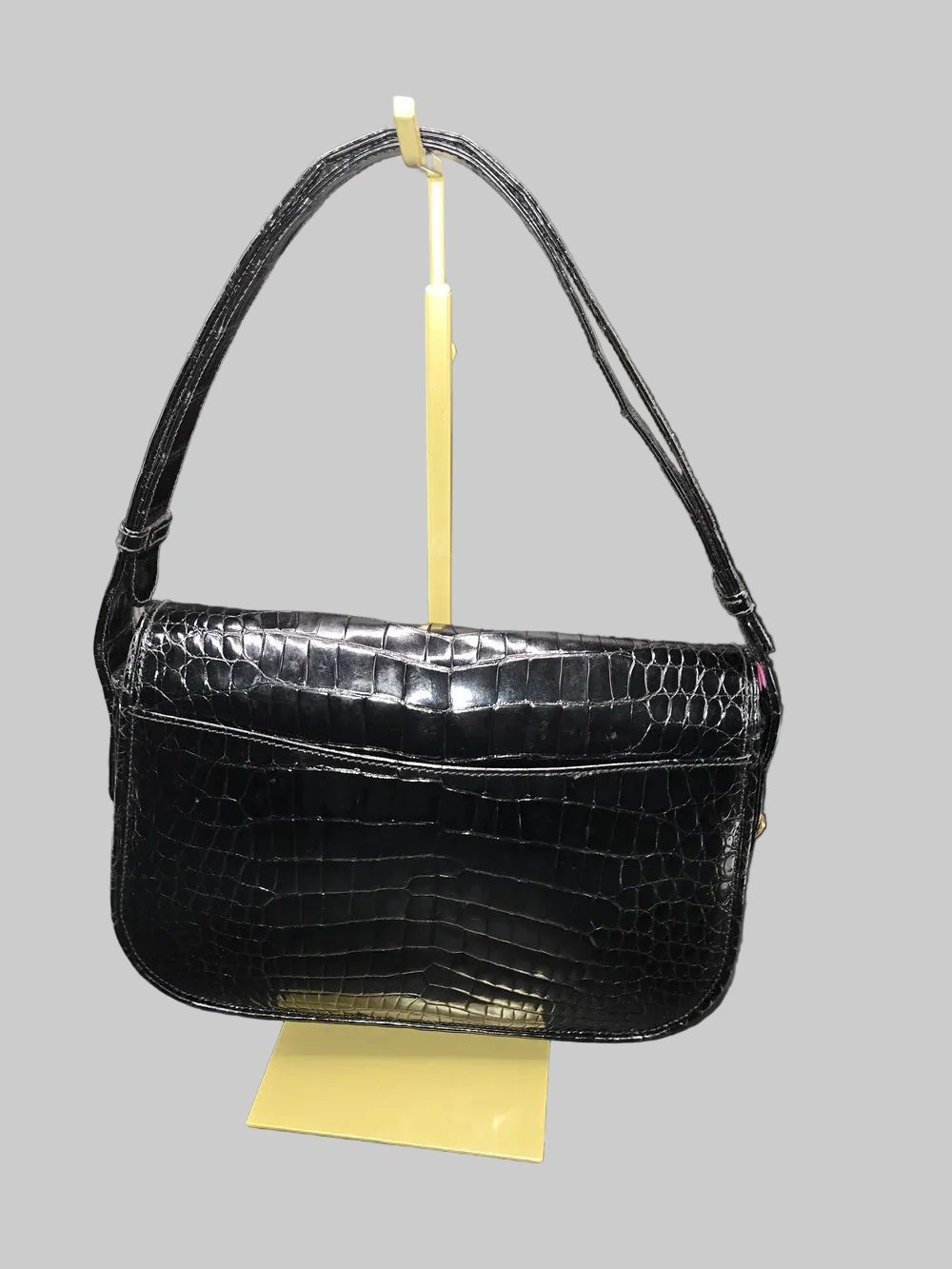 Gucci black crocodile leather shoulder purse with a bold gold 'G' accent