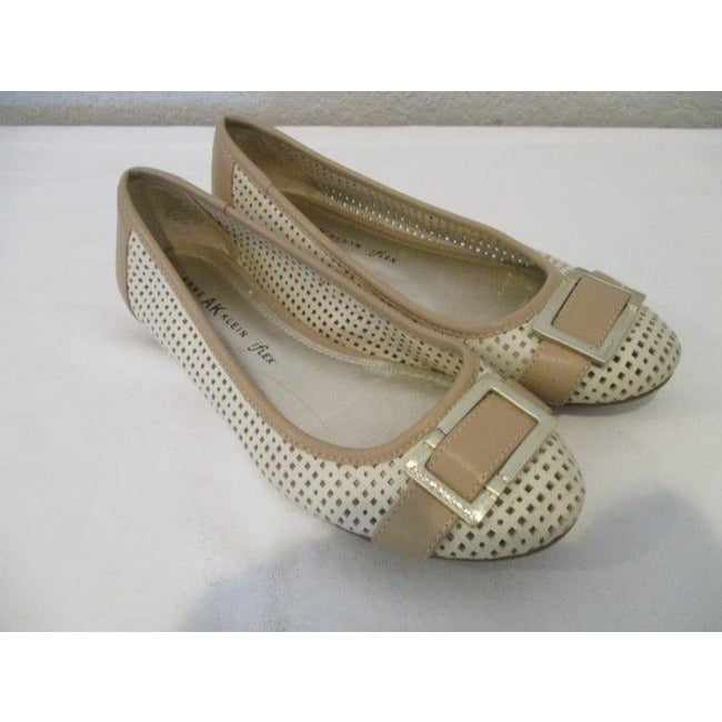 Ak Anne Klein Taupe Tan Beige Cream Perferated Flats Size Us