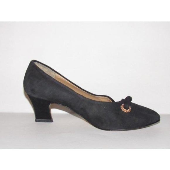 Etienne Aigner, 'Linda' style, size 5.5M, black suede and leather, 2" kitten heel, almond toe pumps with a gold tone accent at the toes!