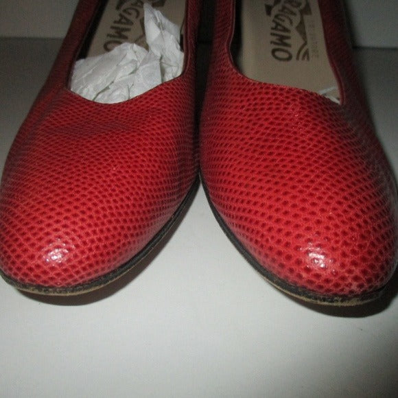 Ferragamo True Red Leather Size 7.5N Kitten Heels!