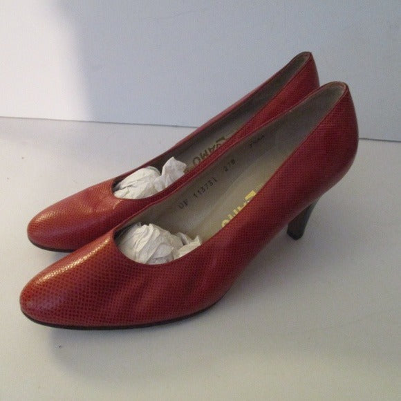 Ferragamo True Red Leather Size 7.5N Kitten Heels!