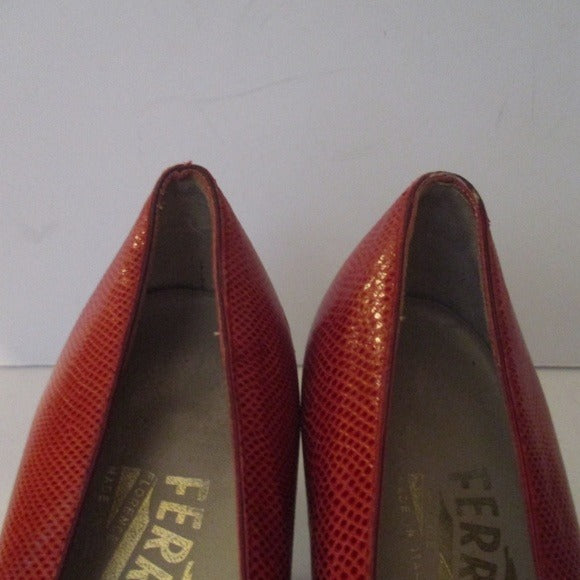 Ferragamo True Red Leather Size 7.5N Kitten Heels!